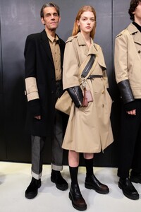 backstage-defile-neil-barrett-automne-hiver-2020-2021-milan-coulisses-64.thumb.jpg.25e07b22979beed91744da9ed29ac877.jpg