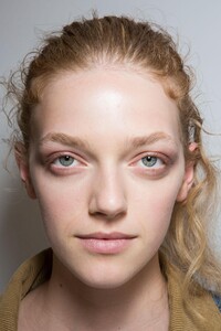 backstage-defile-olivier-theyskens-printemps-ete-2019-paris-coulisses-45.thumb.jpg.697051dd90c78000ed7faf1430864558.jpg