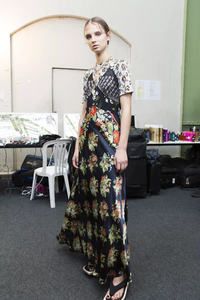 backstage-defile-paco-rabanne-printemps-ete-2019-paris-coulisses-14.thumb.jpg.d03dcefa04c39265cdab5b116f907c6a.jpg