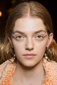backstage-defile-peter-pilotto-automne-hiver-2019-2020-londres-coulisses-18.thumb.jpg.768a731effcdd63cdff3b41939846c3e.jpg
