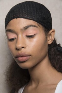 backstage-defile-peter-pilotto-printemps-ete-2019-londres-coulisses-32.thumb.jpg.ecc8109aa805014863c84f5307b99e25.jpg