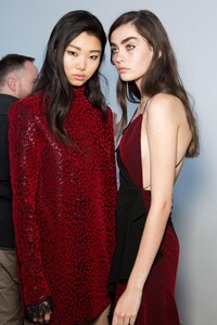 backstage-defile-philosophy-di-lorenzo-serafini-automne-hiver-2019-2020-milan-coulisses-122.thumb.jpg.81d4da0f606135ebe348f69ecbc8b525.jpg