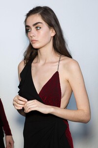 backstage-defile-philosophy-di-lorenzo-serafini-automne-hiver-2019-2020-milan-coulisses-130.thumb.jpg.18e2a830792deaa6e0d3fac1fcf7d54d.jpg