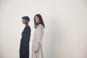 backstage-defile-philosophy-di-lorenzo-serafini-printemps-ete-2019-milan-coulisses-10.thumb.jpg.a561cf5edcc5580a8fcfec4365abfc5f.jpg