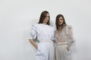 backstage-defile-philosophy-di-lorenzo-serafini-printemps-ete-2019-milan-coulisses-36.thumb.jpg.1c9c6a7aab83d8108f42f6d255e05880.jpg