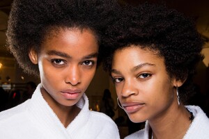 backstage-defile-r13-automne-hiver-2018-2019-new-york-coulisses-22.thumb.jpg.d0bf04412cf7202b4402315ad7159f09.jpg