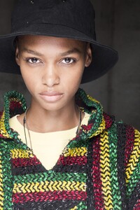 backstage-defile-r13-printemps-ete-2019-new-york-coulisses-92.thumb.jpg.86f39bab856f6c68e5328d946e4e3ee6.jpg