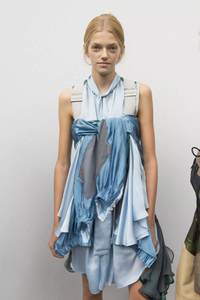 backstage-defile-sacai-printemps-ete-2018-paris-coulisses-19.thumb.jpg.c46e4c9eb374ab95017de10d0dbeebbc.jpg
