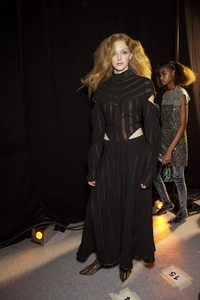 backstage-defile-sonia-rykiel-automne-hiver-2018-2019-paris-coulisses-67.thumb.jpg.4ff9b02405d51a340a638e633a4cd87e.jpg