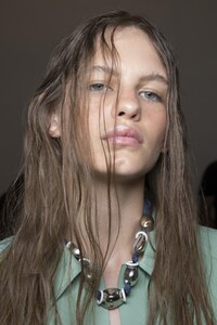backstage-defile-sportmax-printemps-ete-2019-milan-coulisses-183.thumb.jpg.4e09e60eac9baa42ccfded15abcd49d9.jpg