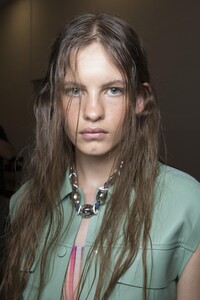 backstage-defile-sportmax-printemps-ete-2019-milan-coulisses-184.thumb.jpg.c29b3b2905ca0d23ed6937ba9c51b907.jpg