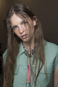 backstage-defile-sportmax-printemps-ete-2019-milan-coulisses-187.thumb.jpg.27aac6e05a65da0aee74580a50a065bf.jpg