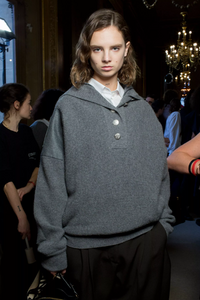 backstage-defile-stella-mccartney-automne-hiver-2019-2020-paris-coulisses-54.thumb.jpg.ff07a0e75946676b4d7b0ac3840b4c9e.jpg