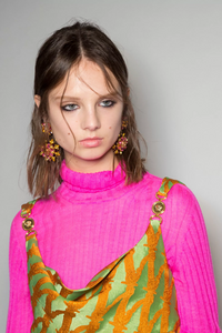 backstage-defile-versace-automne-hiver-2019-2020-milan-coulisses-60.thumb.jpg.bc1a954c9facb2dea99a089ccb052eb8.jpg