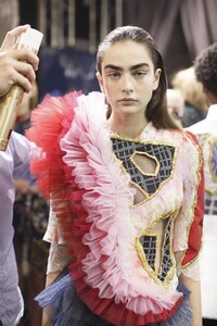 backstage-defile-viktor-amp-rolf-printemps-ete-2017-paris-coulisses-74.thumb.jpg.5f9d70e8699ffc65cf2b23511f25be1f.jpg