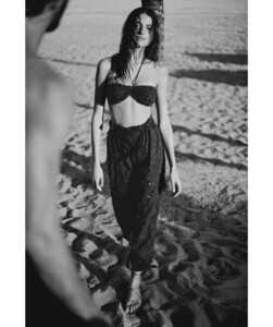 black-anna-top-marli-pant-lifestyle-black_517.jpg