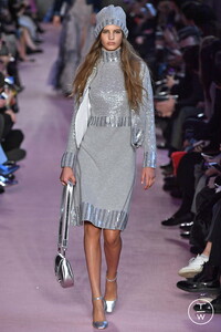 blumarine-aw18-0016-953119.thumb.jpg.ee1cb843dbc2494ff8ba6b56a22f2941.jpg