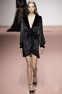 blumarine-aw19-0041-fe6d0d.thumb.jpg.2923138741e5b4ce75a8293e33292669.jpg