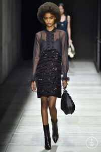 bottega-veneta-aw18-0035-bb2f54.thumb.jpg.24574d649b65cb1ca613d091735af9ba.jpg