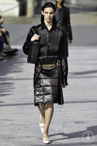 bottega-veneta-aw19-0002-4387d0.thumb.jpg.1d2ee3a698b342cced60f01a75494d18.jpg