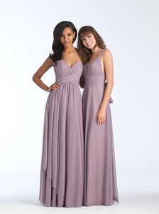 bridesmaids19.thumb.jpg.23894990af47d2400192a6d75b7290b6.jpg