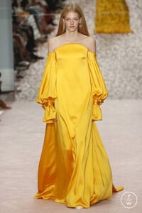 carolina-herrera-ss19-0040-d73890.thumb.jpg.02e803ceb06bd9a20451b4c8af9339cd.jpg