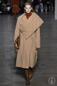 cedric-charlier-aw19-0021-058dc1.thumb.jpg.9e23eafa55b8220653730bb646117945.jpg