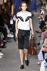 cedric-charlier-ss20-0018-b440d7.thumb.jpg.73beec098e197785333d45f047b96896.jpg