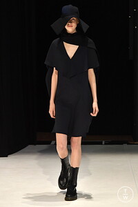 chalayan-aw20-0035-d6731b.thumb.jpg.eff1e6500968969b770236323ed5150a.jpg