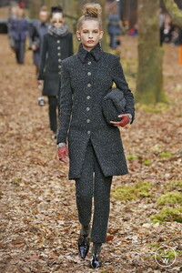 chanel-aw18-0020-1935a1.thumb.jpg.2ab5c34e8e7d379c4bb8115e93106ebb.jpg