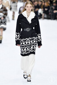 chanel-aw19-0021-bc7e6e.thumb.jpg.ecdb0e31bf853c689670b00f5e6b93e6.jpg