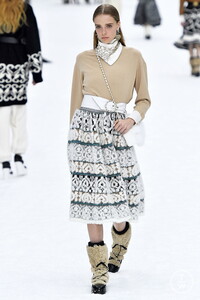 chanel-aw19-0023-cec87d.thumb.jpg.132de22465877fc5bcf5b0414d0e0a9d.jpg