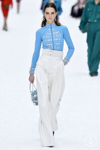 chanel-aw19-0041-55e08b.thumb.jpg.4663eeea9e624ffdbaa50ef15badeb82.jpg