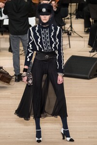 chanel_metiers_d_art_27.thumb.jpg.32dc543b91df4b07ece18e3af9b463c8.jpg