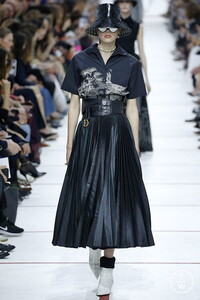 christian-dior-aw19-0057-579c0d.thumb.jpg.cf9e11b7ff43f7f5c2d3f82ae92c9e86.jpg