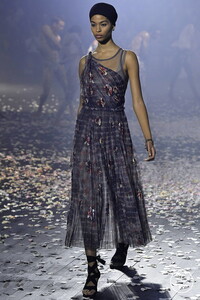 christian-dior-ss19-0023-817204.thumb.jpg.9291dad928d10f1be8befc63a1a7118b.jpg