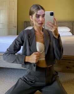co-cooper-cropped-blazer-grey-detail-jw45862pln_1589343857.thumb.jpg.9e892be2767aae2d9e0533eda4b1cefe.jpg