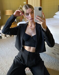 co-cooper-cropped-blazer-pinstripe-imageback-jw45862pin_1589343611.thumb.jpg.6800c7e744ec56e687586132666ef0b8.jpg