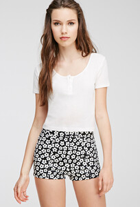 daisy-print-shorts-original-199083.thumb.jpg.425e1ee56f843aeb1853525ed405a153.jpg