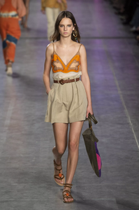 defile-alberta-ferretti-printemps-ete-2020-milan-look-17.thumb.jpg.df0b7b82c5bdf529173a6292b5cb1343.jpg