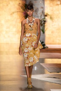 defile-anna-sui-printemps-ete-2019-new-york-look-29.thumb.jpg.a0d7735e5627f16633adc1edaeabecb1.jpg