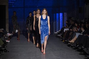 defile-atlein-automne-hiver-2019-2020-paris-look-35.thumb.jpg.aab9cb23179c5f134f959d51ebc1a952.jpg