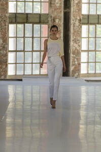 defile-atlein-printemps-ete-2019-paris-look-1.thumb.jpg.983c4a04fe2abe075632b16d06e7d631.jpg