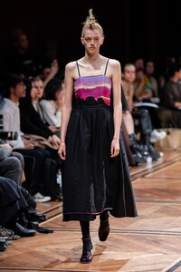 defile-beautiful-people-printemps-ete-2020-paris-look-39.thumb.jpg.6c7edb7a72b74d2bc4fb9aaca143bdd5.jpg