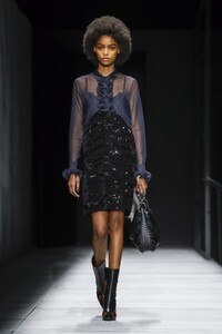 defile-bottega-veneta-automne-hiver-2018-2019-new-york-look-36.thumb.jpg.81bbaa5eea3e17aa92d4b9f2d4aa1530.jpg