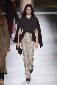 defile-bottega-veneta-automne-hiver-2020-2021-milan-look-33.thumb.jpg.c703882fdd5c617f989e3614b29b5f06.jpg