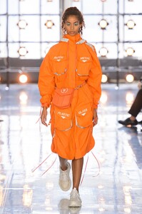defile-byblos-printemps-ete-2019-milan-look-3.thumb.jpg.88aae39334c56000513b0b5cc873de53.jpg