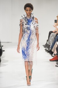 defile-calvin-klein-automne-hiver-2017-2018-new-york-look-61.thumb.jpg.4136316ea53e29517523a155e946150e.jpg