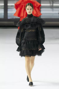 defile-carolina-herrera-automne-hiver-2020-2021-new-york-look-34.thumb.jpg.f8381103ed5f43650550097253082716.jpg