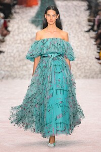 defile-carolina-herrera-printemps-ete-2019-new-york-look-38.thumb.jpg.36c599d34d36235afee02268e55a8da4.jpg